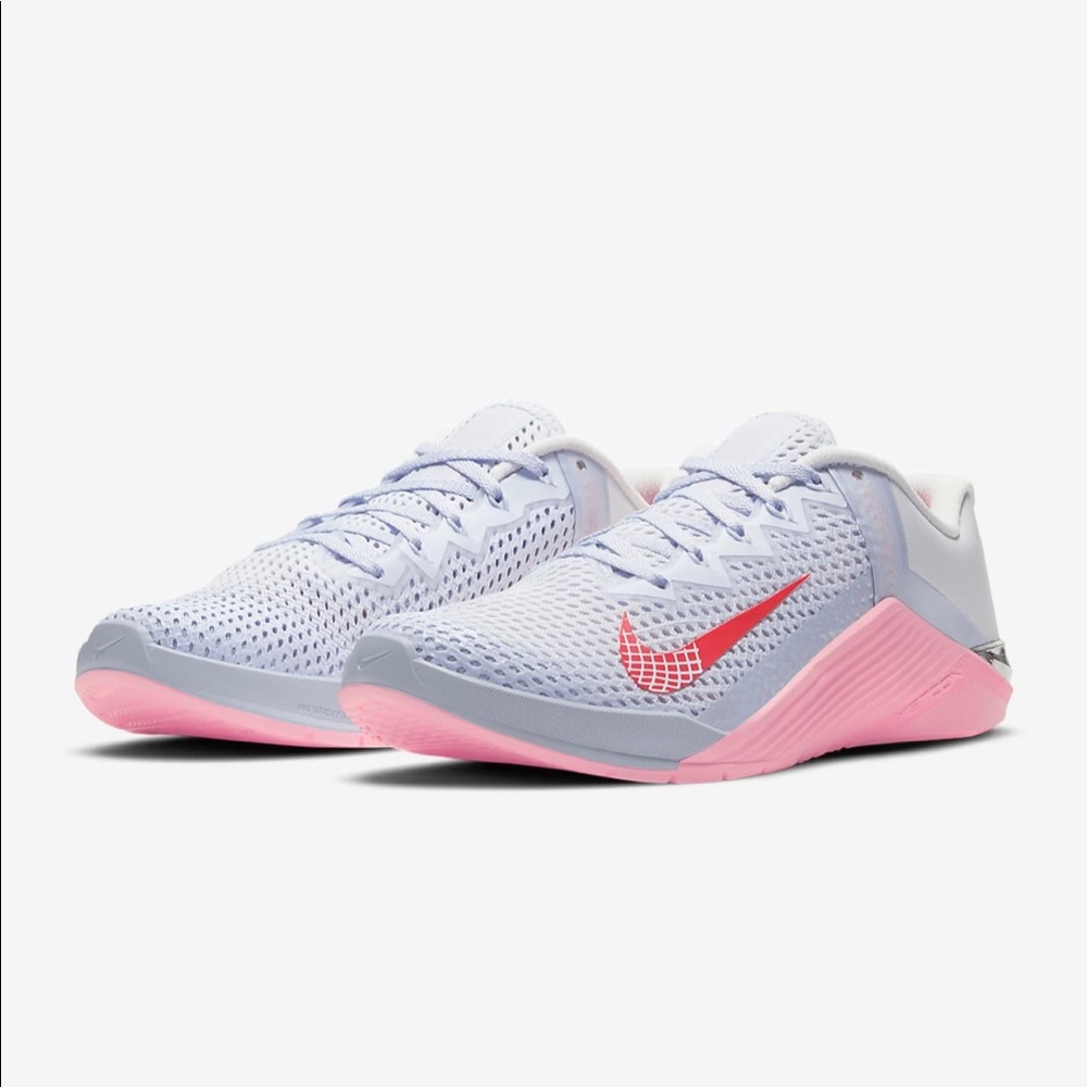 NIKE Metcon 6 ‘Football Grey Crimson’